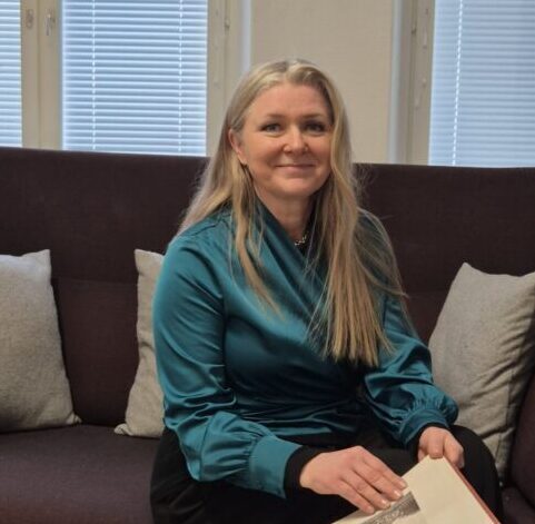 Kuvassa Marjo Uotila